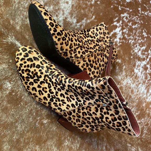 Toms Emmy Leopard Booties - Picture 6 of 11